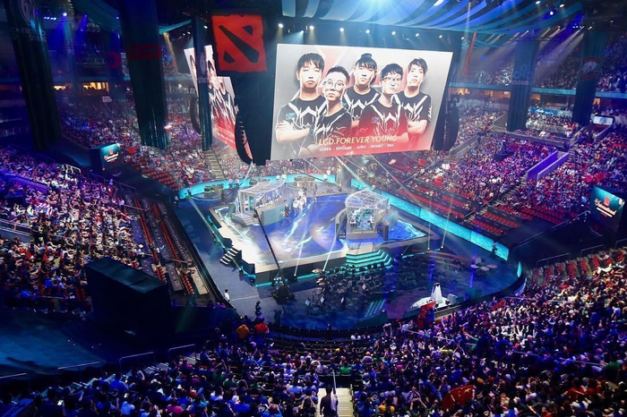 人瞩目的名 人瞩目的名