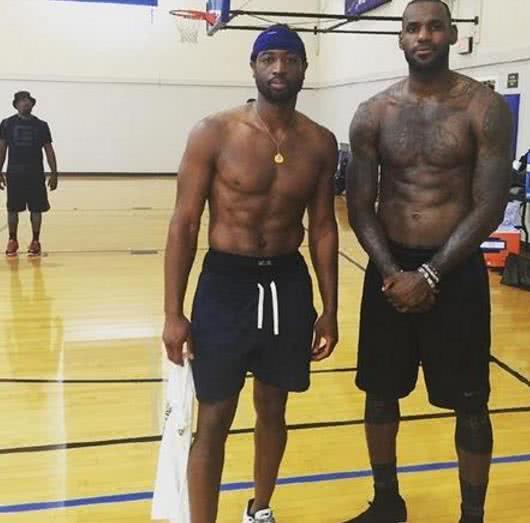 舞台上的实 舞台上的实