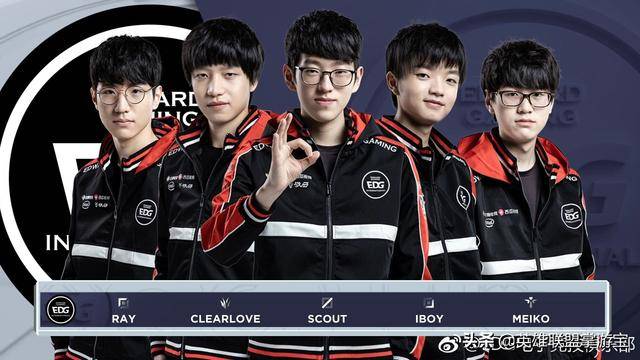 足球背后的 足球背后的