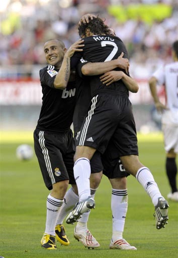 欧足联的严 欧足联的严